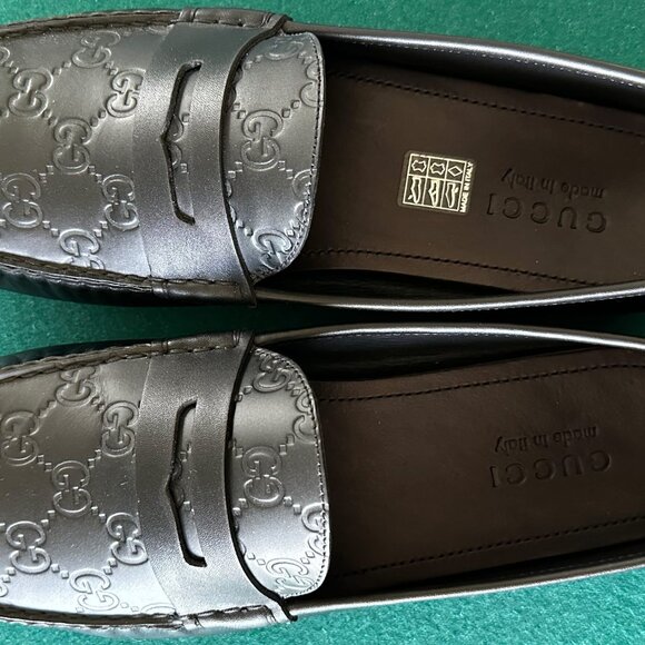 Gucci Signature Driver Men Black Debossed Leather Worn Once